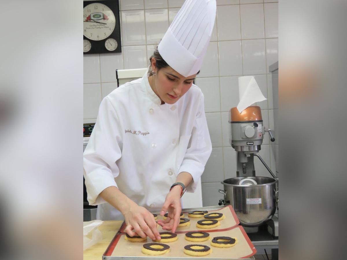 La chef Daniela realizó dos recetas durante la clase.