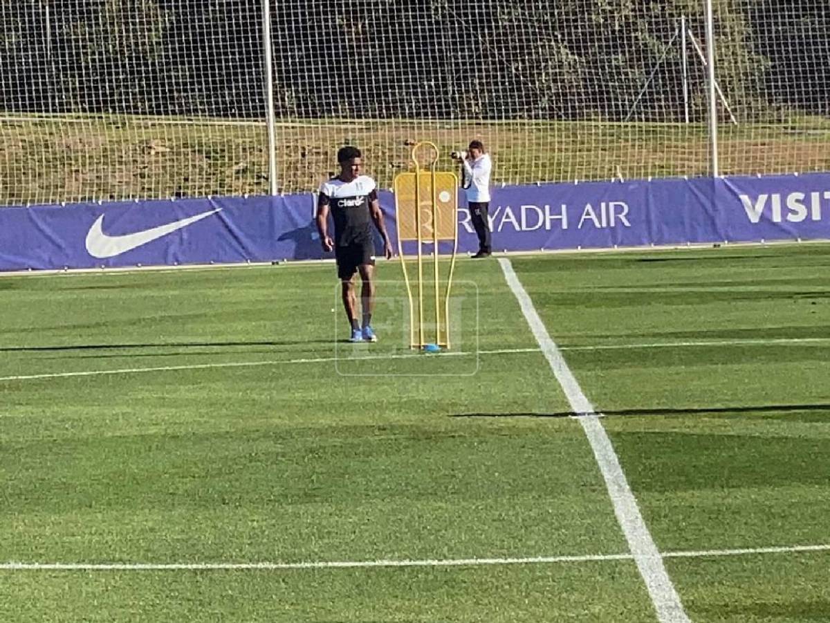 En cancha de gigante de España y el único jugador que faltó: El primer entreno de Honduras con nuevo DT