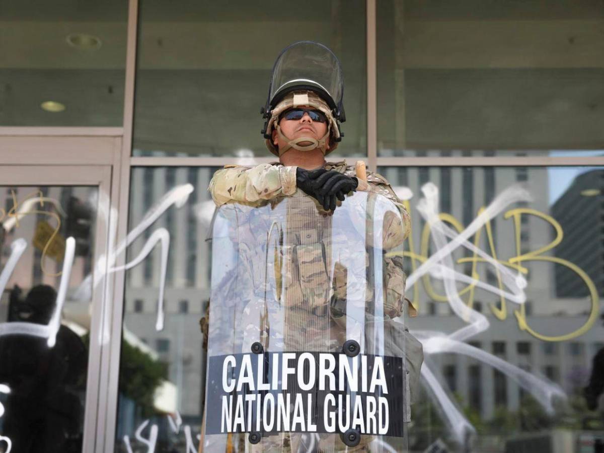 Orden inédita e ilegal no vista en 60 años: la polémica por envío de Guardia Nacional a Los Ángeles