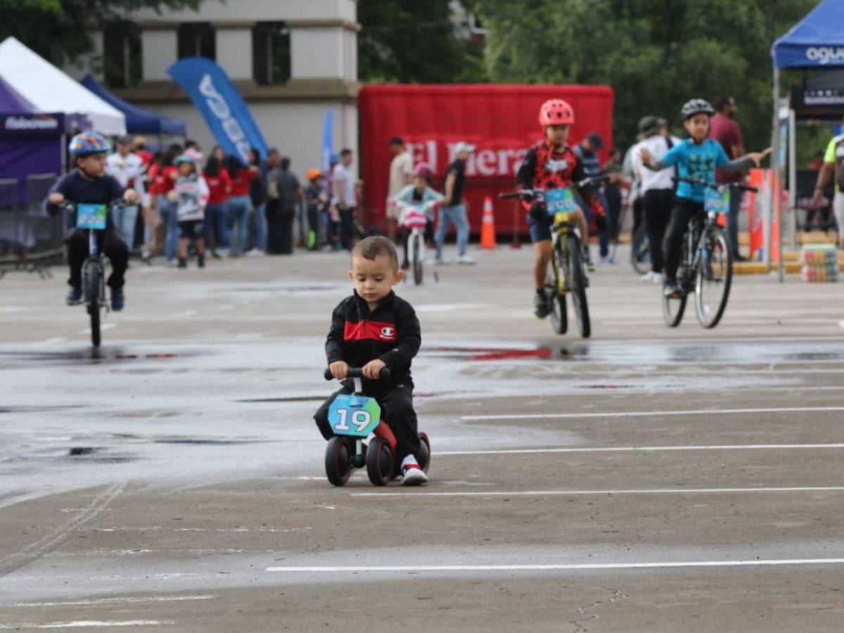 A Jayson Andre Lagos nada lo para en la Vuelta Ciclística Infantil 2025
