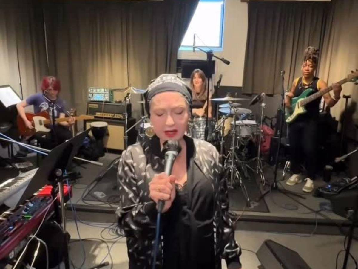 Cyndi Lauper insulta a un espectador en Las Vegas y el público la ovaciona