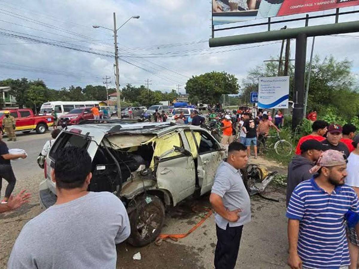 Dramática escena tras muerte de tres niños y dos adultos en volcamiento en Puerto Cortés