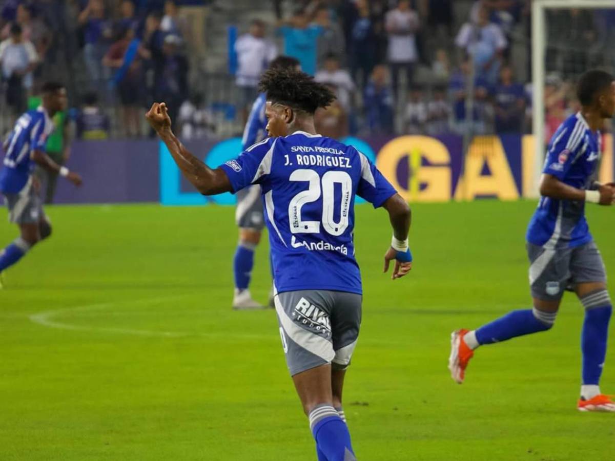 Delincuentes ingresan a la casa de futbolista: Su esposa e hijo fueron secuestrados Delincuentes ingresan a la casa de futbolista: Su esposa e hijo fueron secuestrados