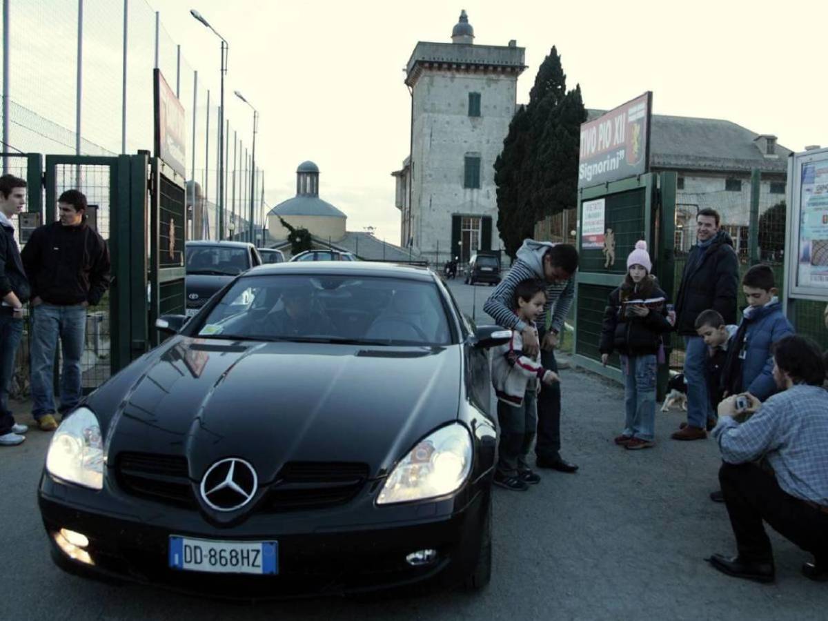 Autos de lujo y excentricidades: Así era la vida de Rambo de León en su mejor momento en Italia