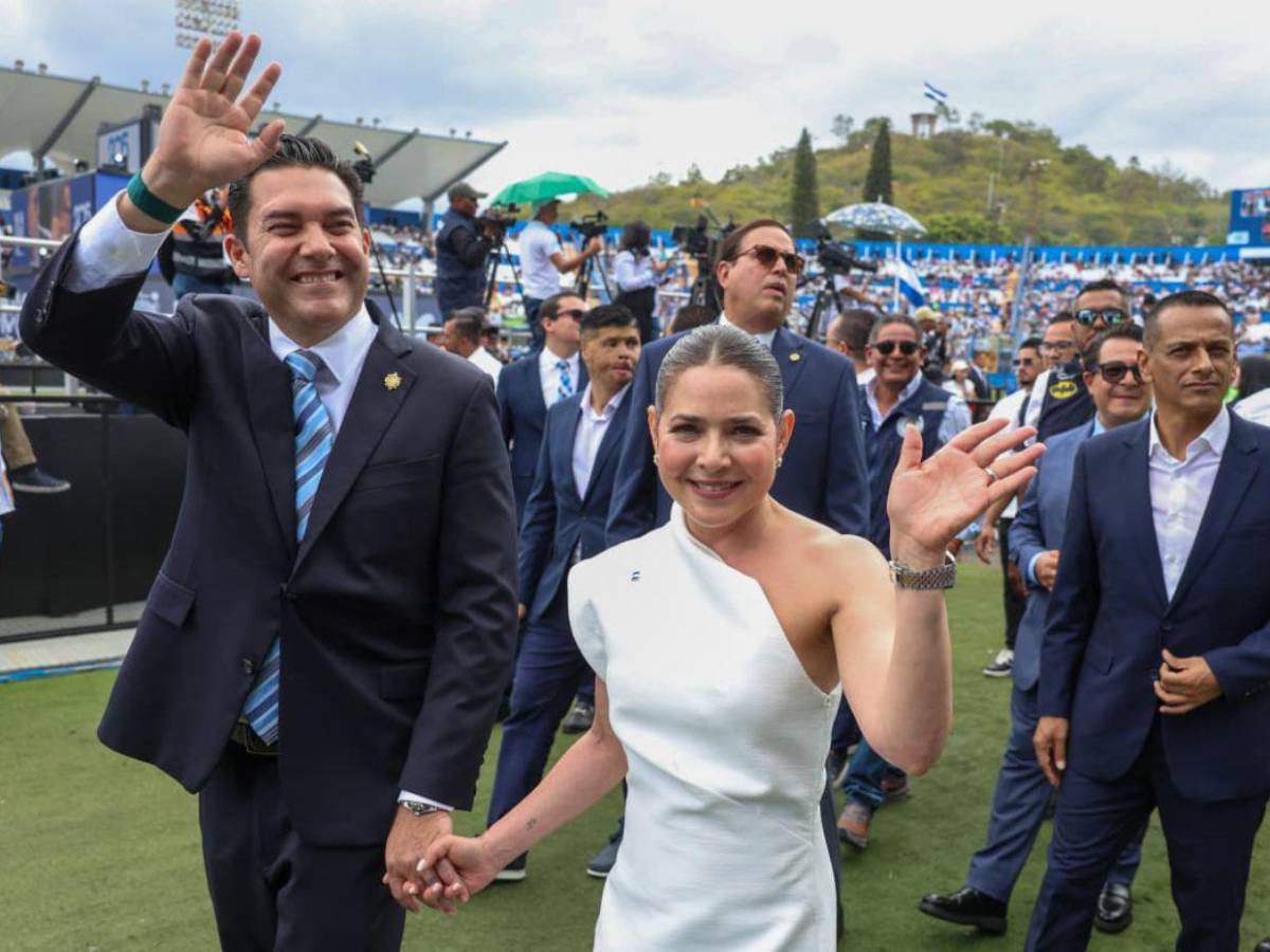 Así lucieron el alcalde de Tegucigalpa y su esposa durante los desfiles patrios 2026