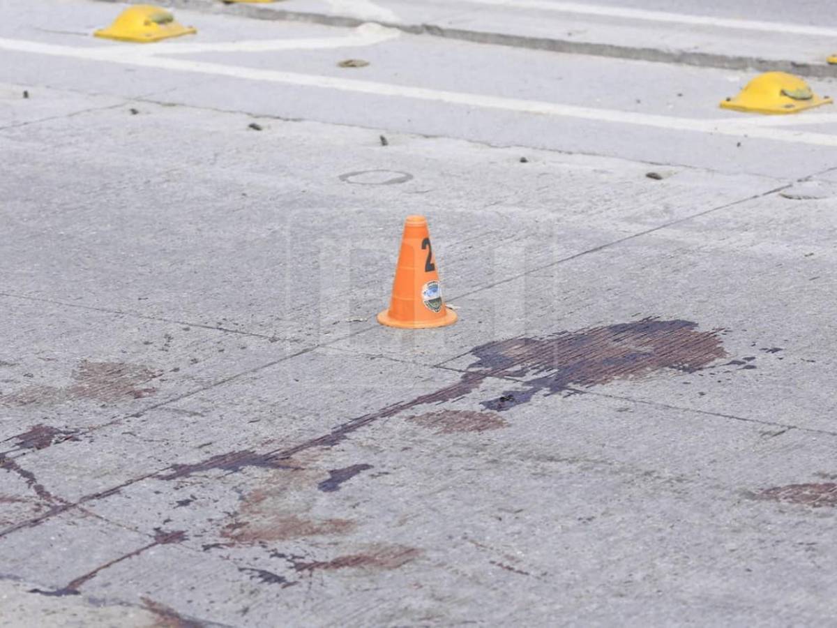 Dueño de moto robada alcanza a asaltantes y les dispara cuando cometían otro robo en SPS