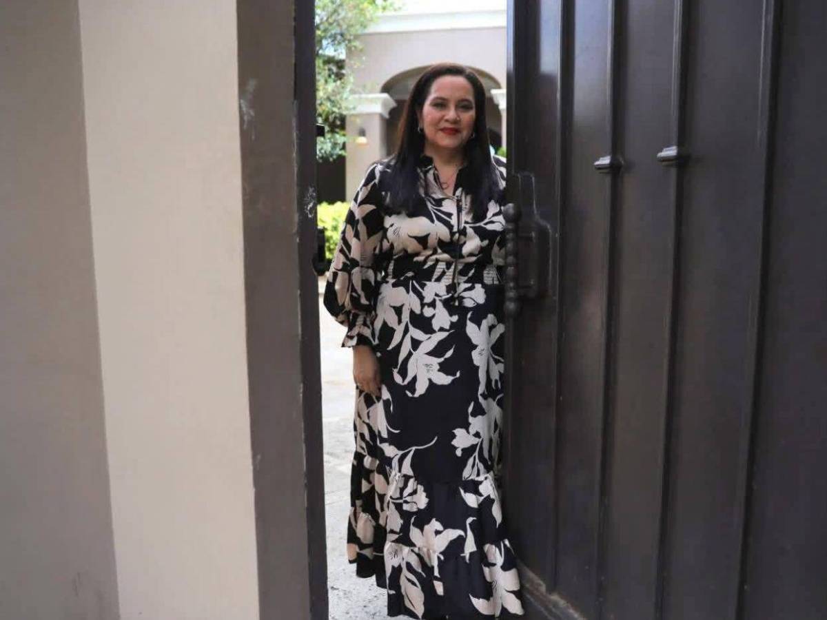 Ana García publica fotos inéditas de la liberación de JOH de la cárcel en EE UU