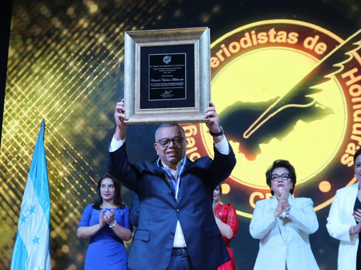 Eduardo Maldonado recibe el premio Álvaro Contreras 2023