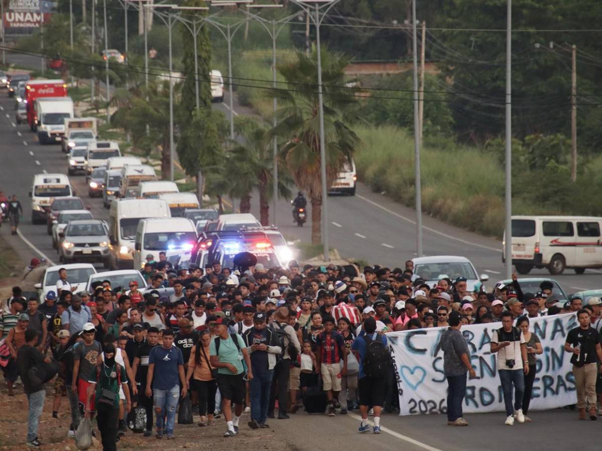 Unos 800 migrantes salen en caravana desde el sur de México hacia la capital