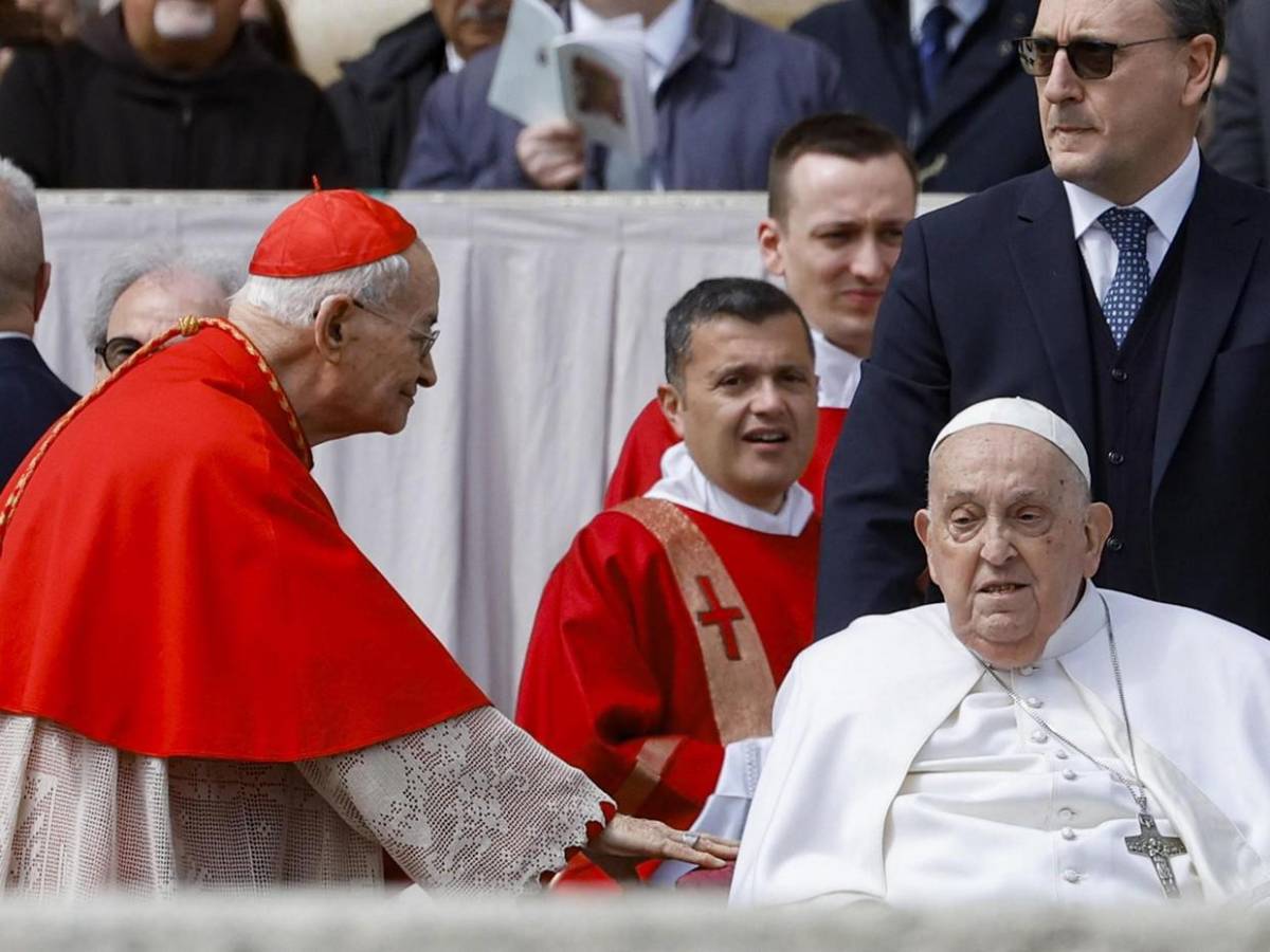 Sin oxígeno y deseando una feliz Semana Santa reaparece el papa Francisco Sin oxígeno y deseando una feliz Semana Santa reaparece el papa Francisco