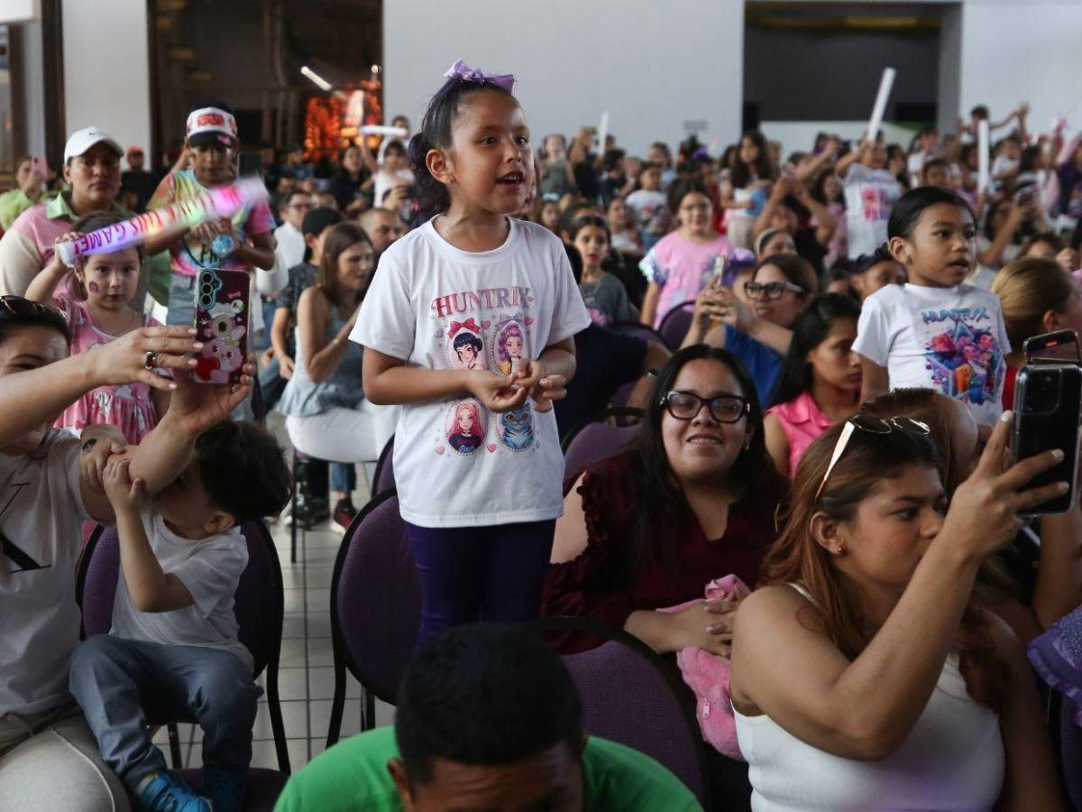 Entre trenzas moradas y moñitos: Así fue el show de las Guerreras K-Pop en Tegucigalpa