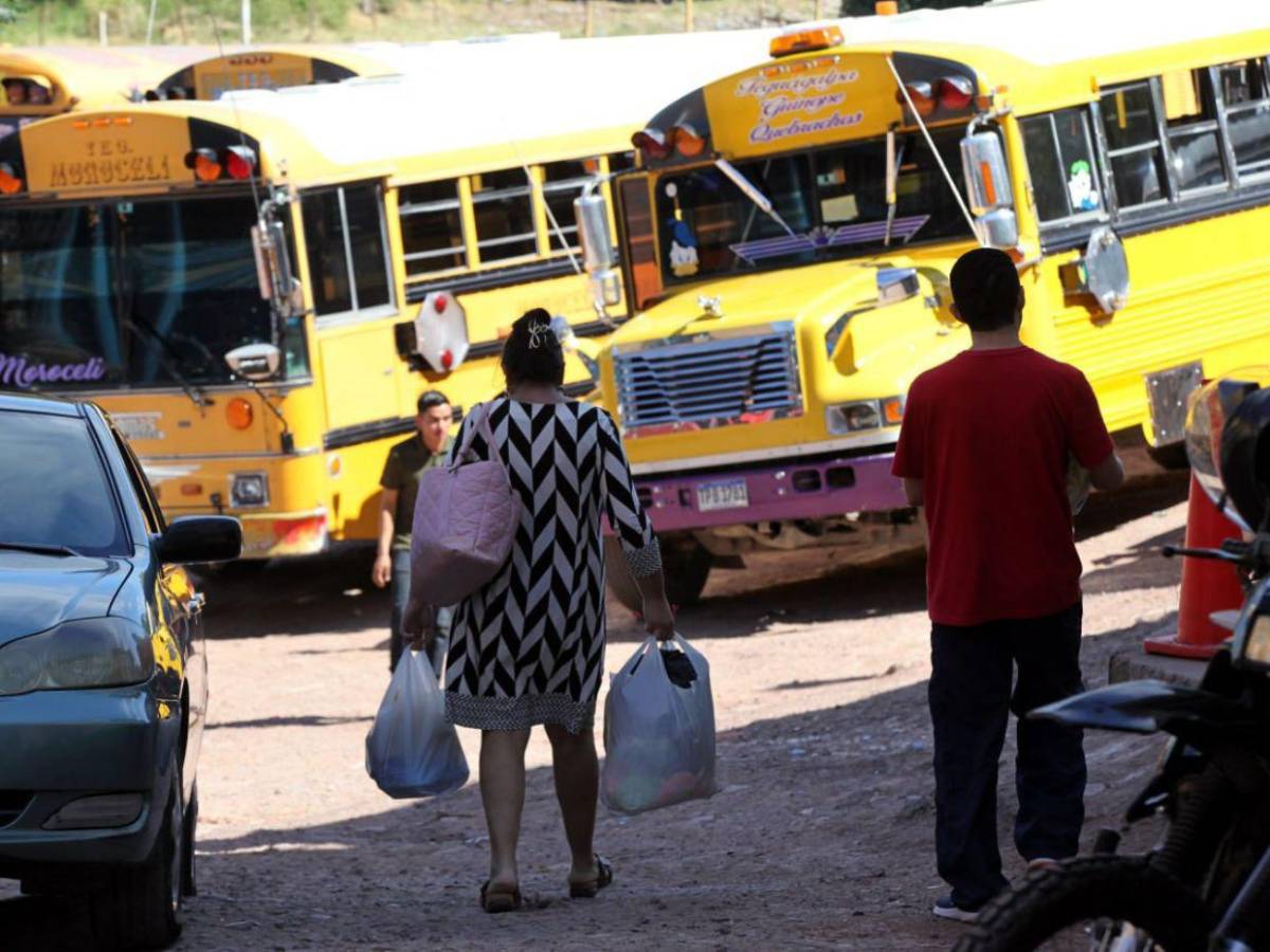 Compras de último minuto, tráfico y movimiento comercial en Tegucigalpa antes del Año Nuevo