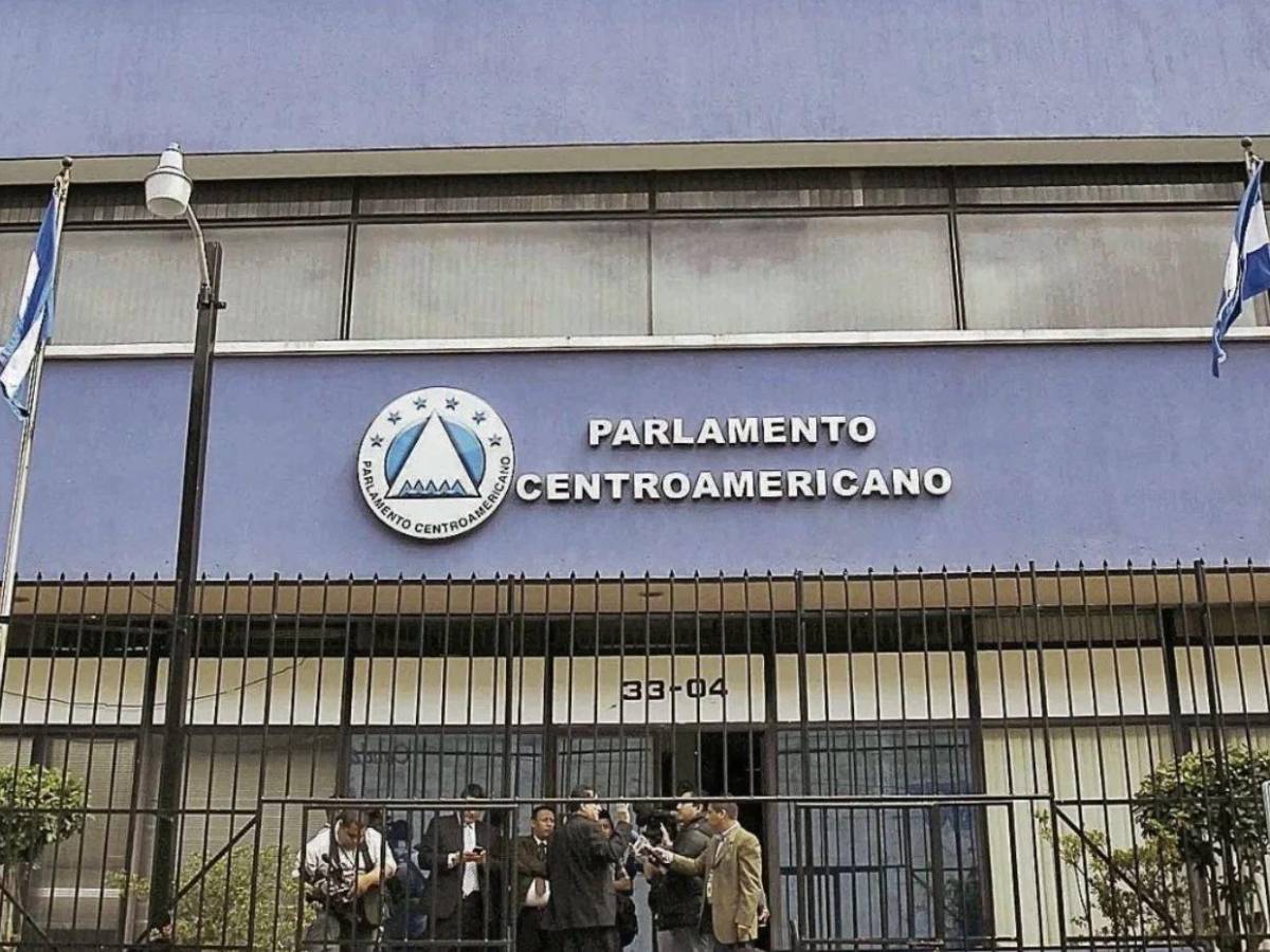 ¿Quiénes son los políticos de Honduras en el Parlacen y cuánto ganan?