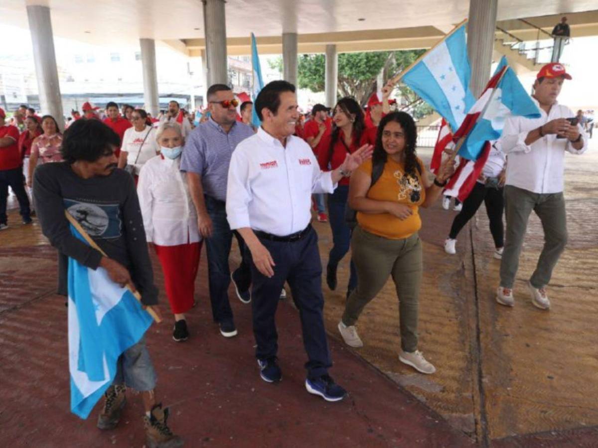 Liberales se manifiestan afuera del Congreso Nacional; piden respetar la democracia