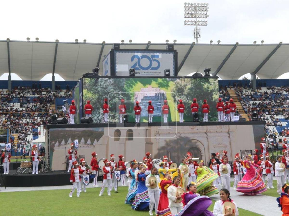 Así fue el show folclórico de Villa de las Niñas en el Estadio Nacional