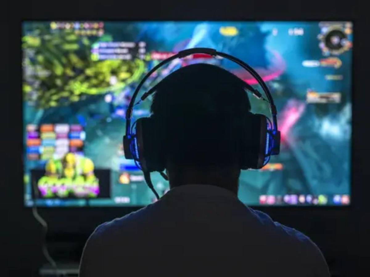Adolescente roba miles de dólares a sus padres para donar a streamers en China