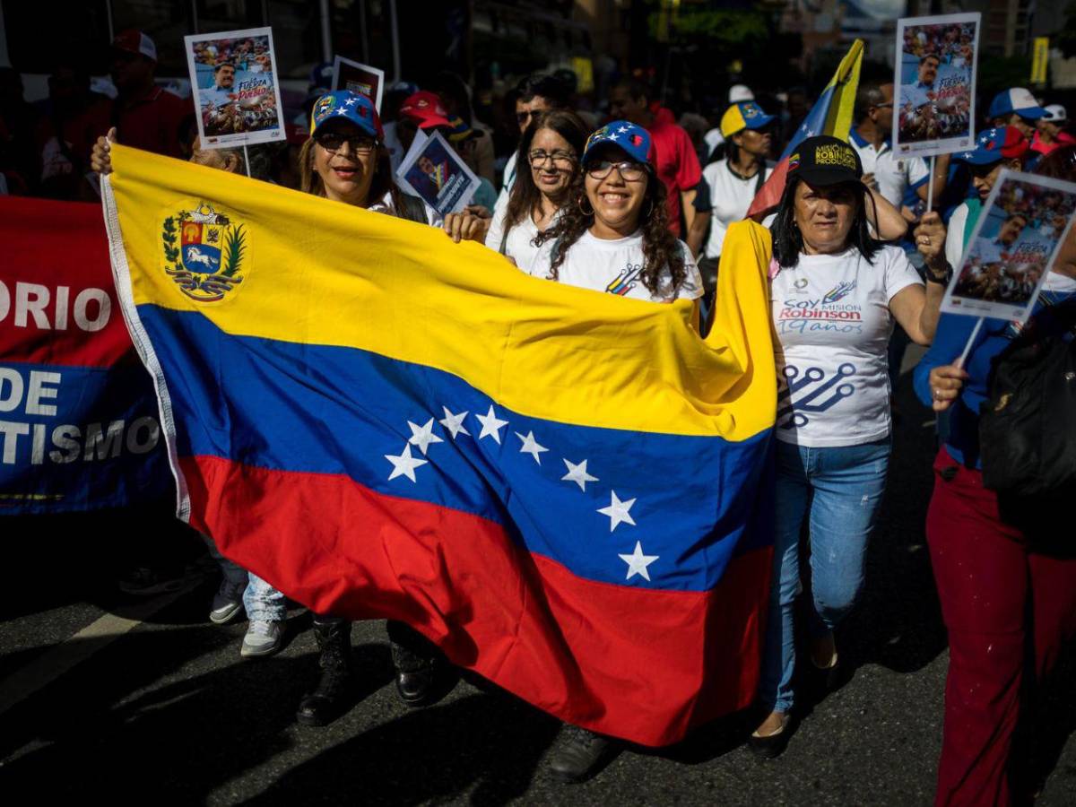 Chavistas marchan en Venezuela en respaldo a Maduro ante amenazas estúpidas de EE UU