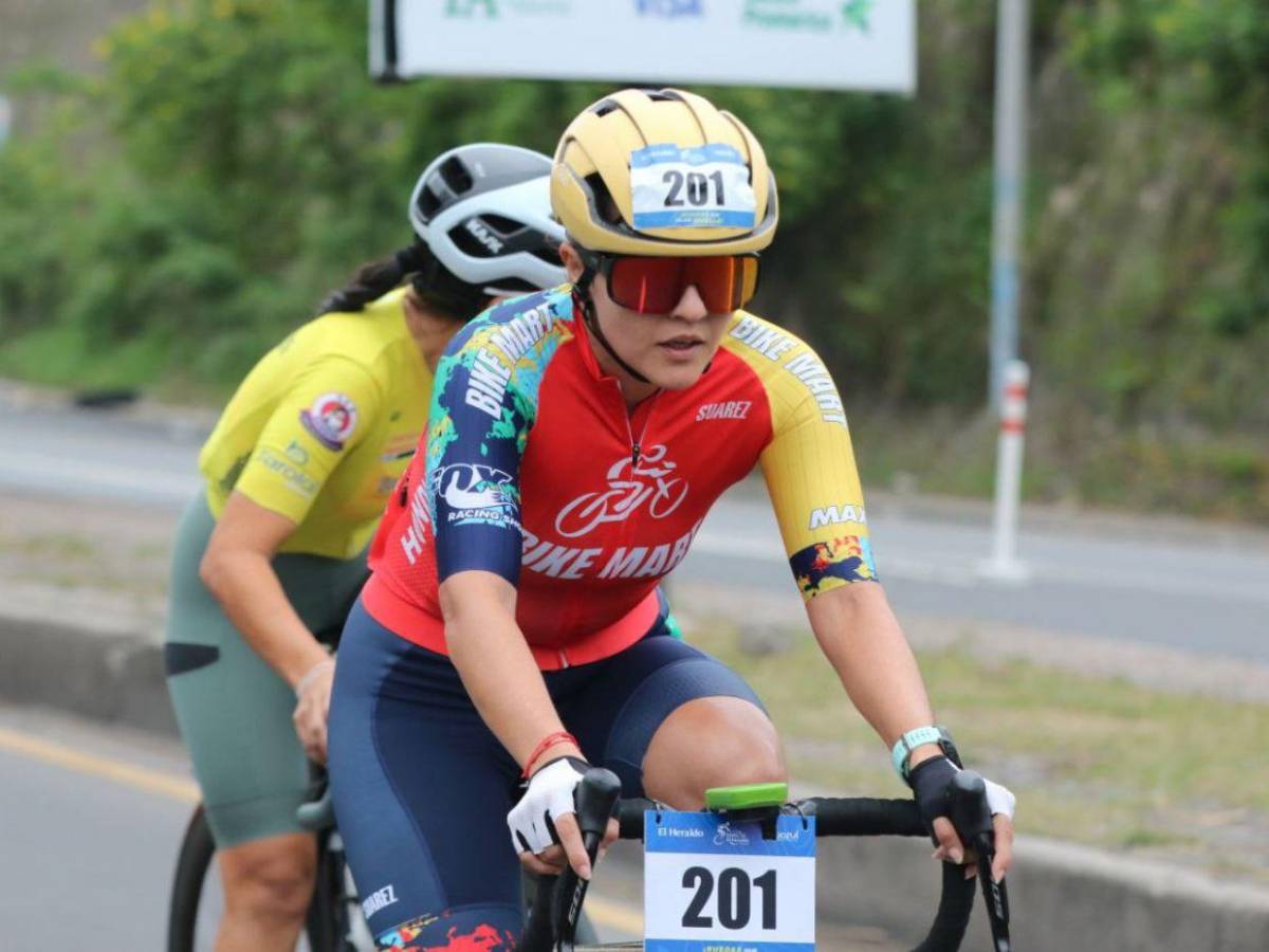 Con pasión y determinación, mujeres pedalean por el primer lugar en la Vuelta Ciclística EL HERALDO