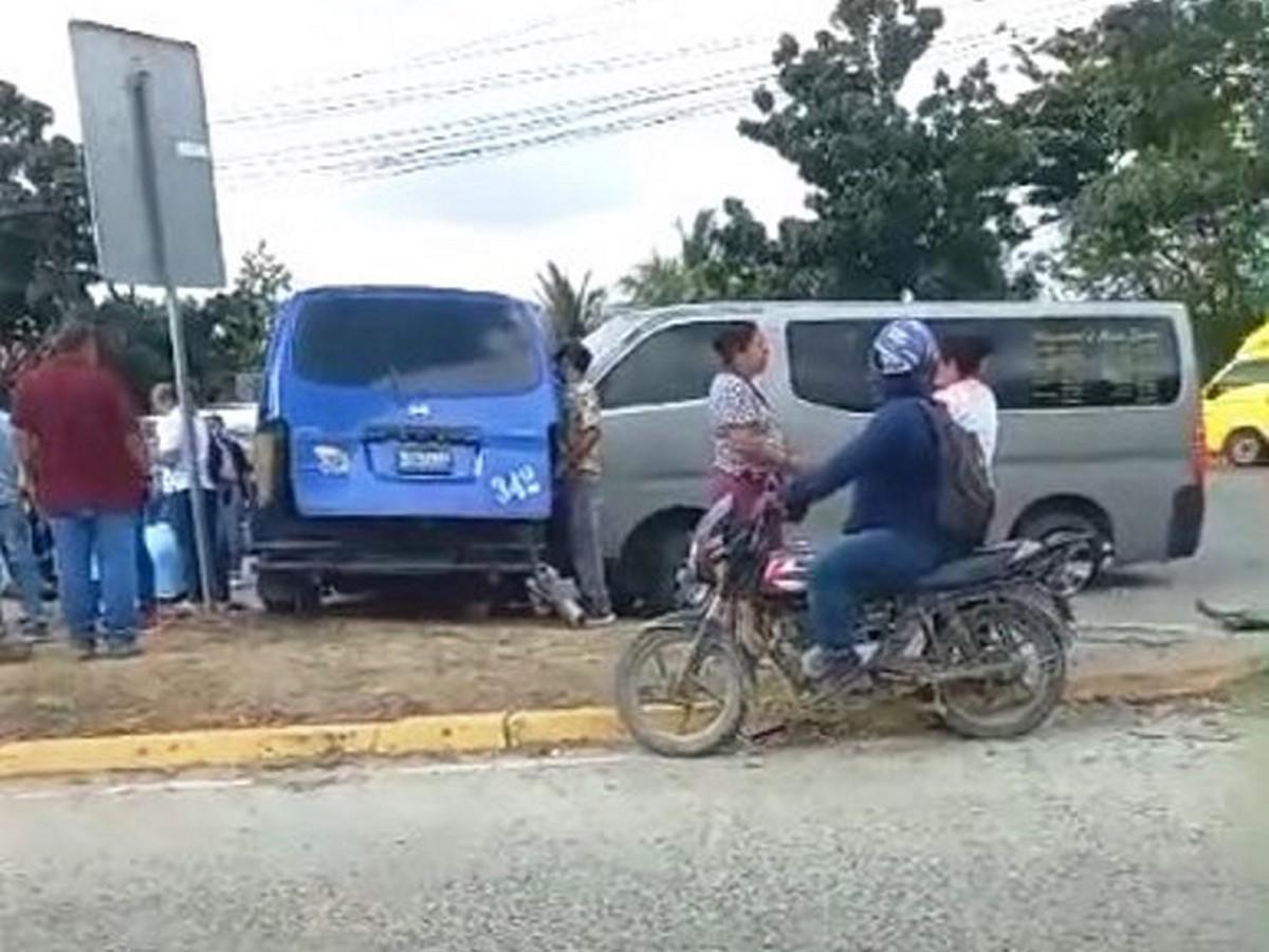 Así quedaron los vehículos tras el fuerte impacto.