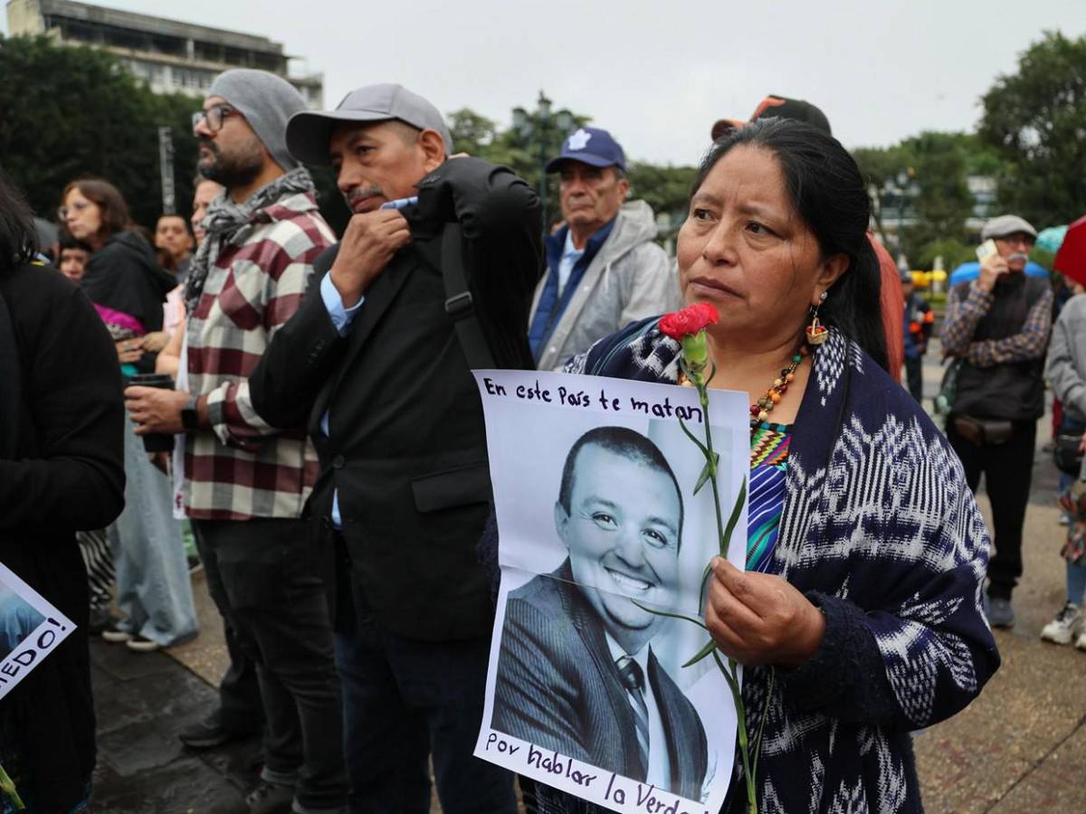 Rituales mayas y pedidos de justicia en masiva despedida a exfiscal Francisco Foppa en Guatemala