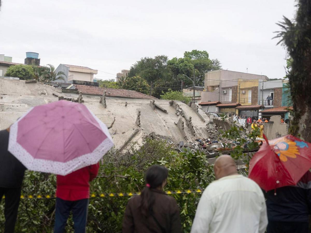 Colapso de edificio en Brasil aplasta vivienda y a sus ocupantes