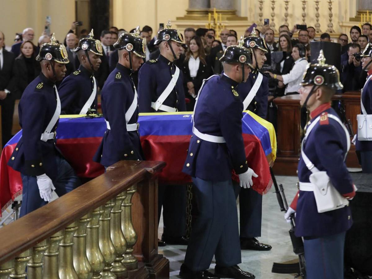 Petro no asiste a funeral de Uribe Turbay y lo llama ‘Mario’ durante minuto de silencio