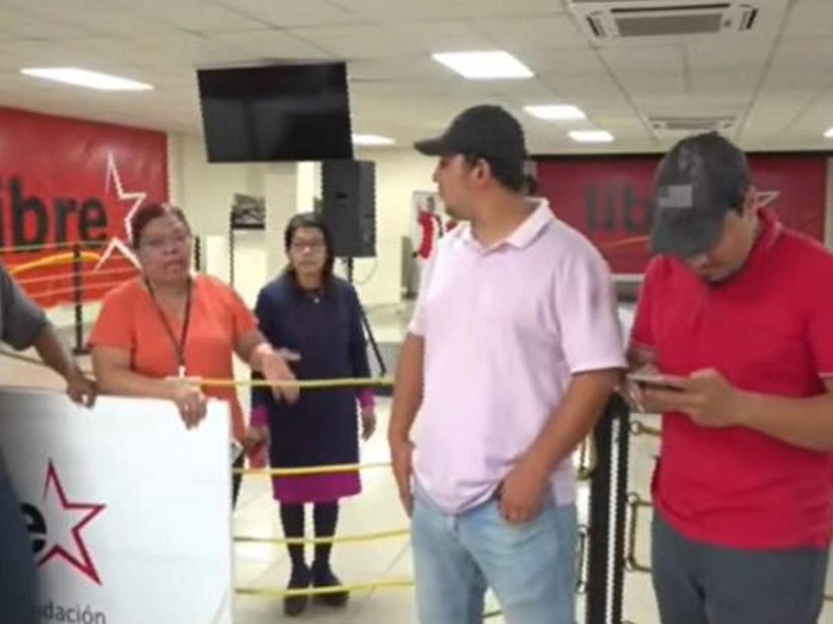 Protestan por falta de entrega de credenciales a dos corrientes dentro de Libre