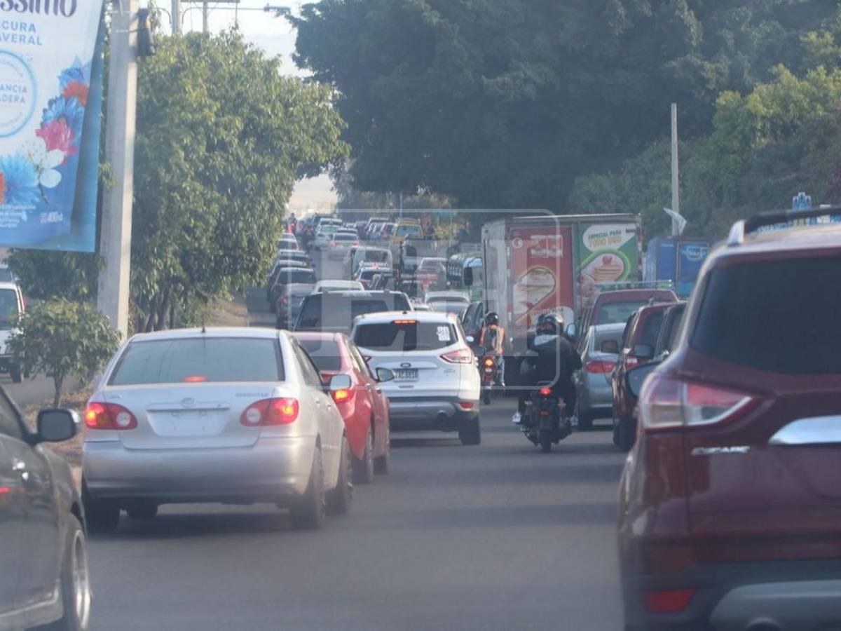 Largas filas en el Distrito Central: el dolor de cabeza de todas las mañanas