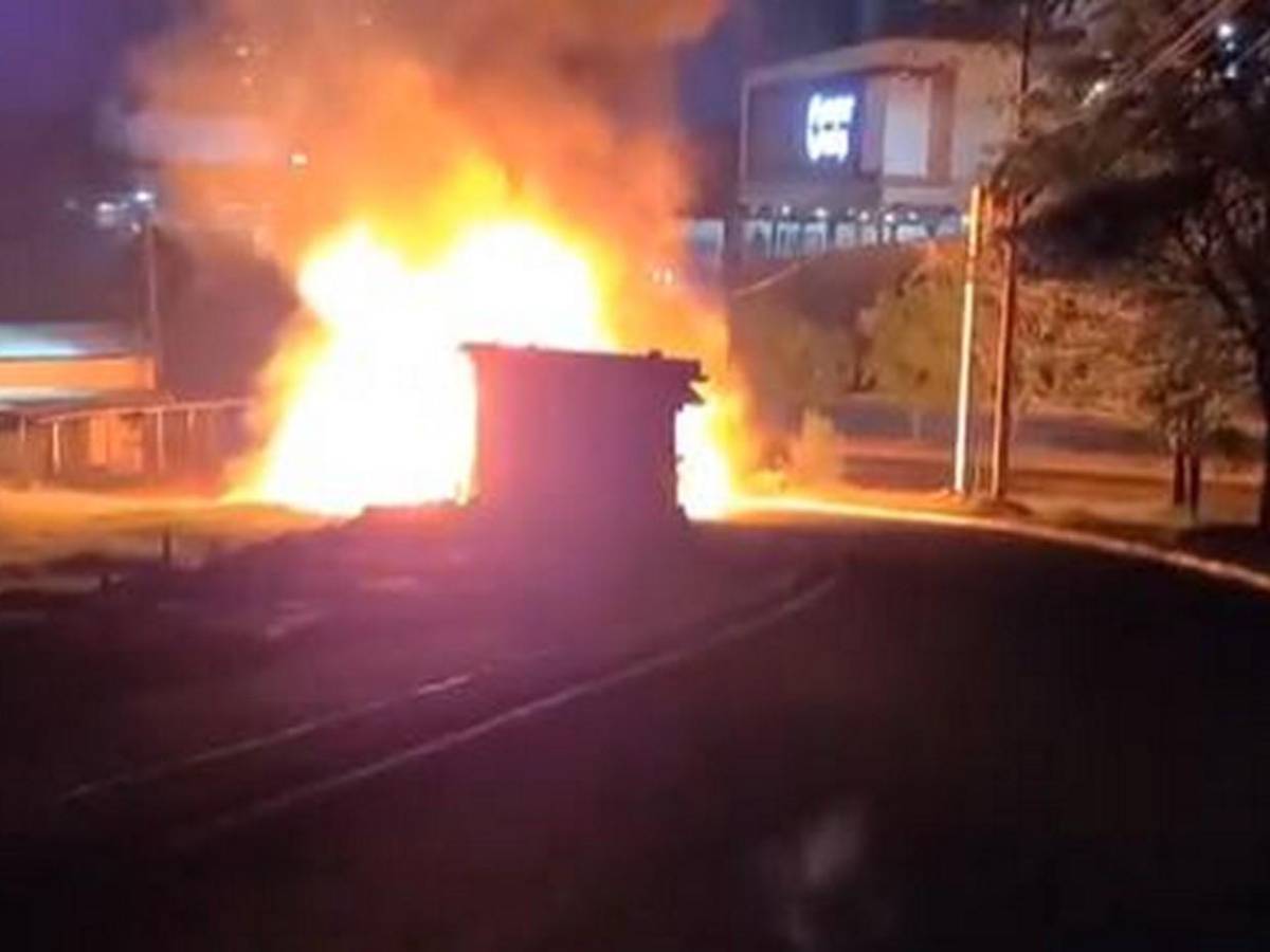 Solo escombros quedaron: dos incendios en puestos de la Nueva Suyapa en apenas 10 días