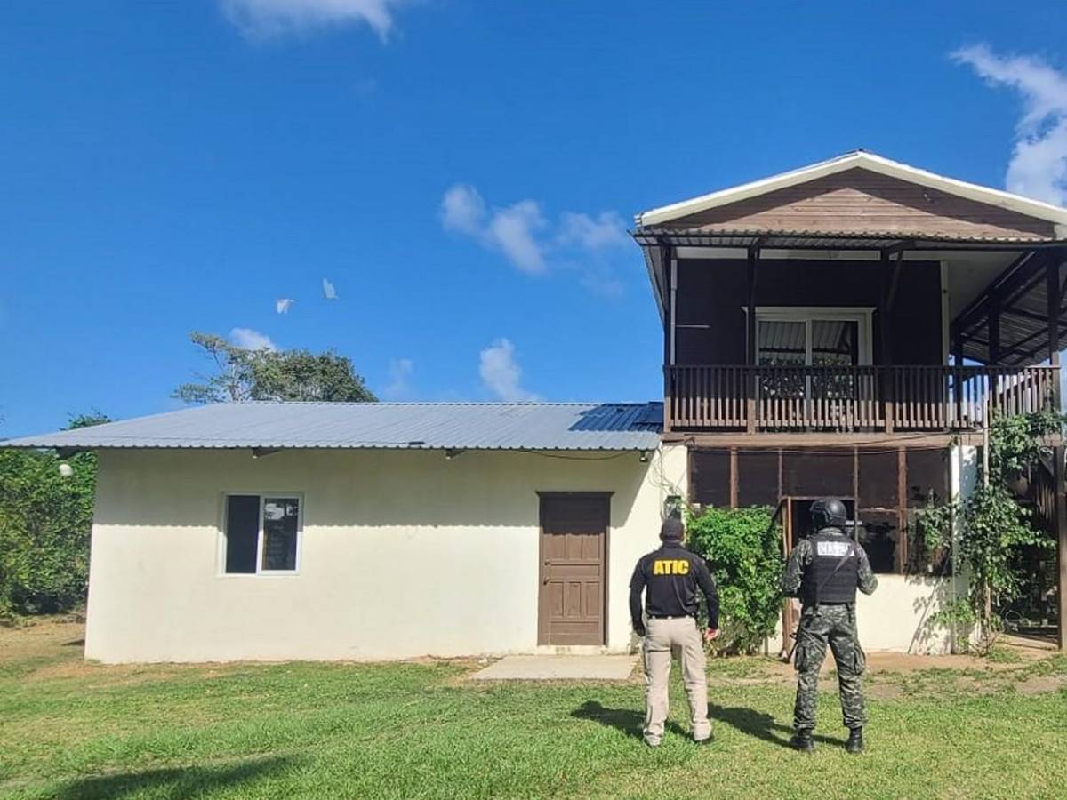 Confiscan bienes a supuesto narco en norte de Honduras, tras incautarle 2,835 kilos de coca