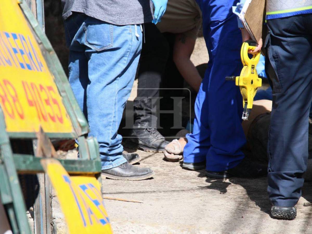 Comienzan a retirar los cuerpos de las víctimas del accidente en Villa Nueva