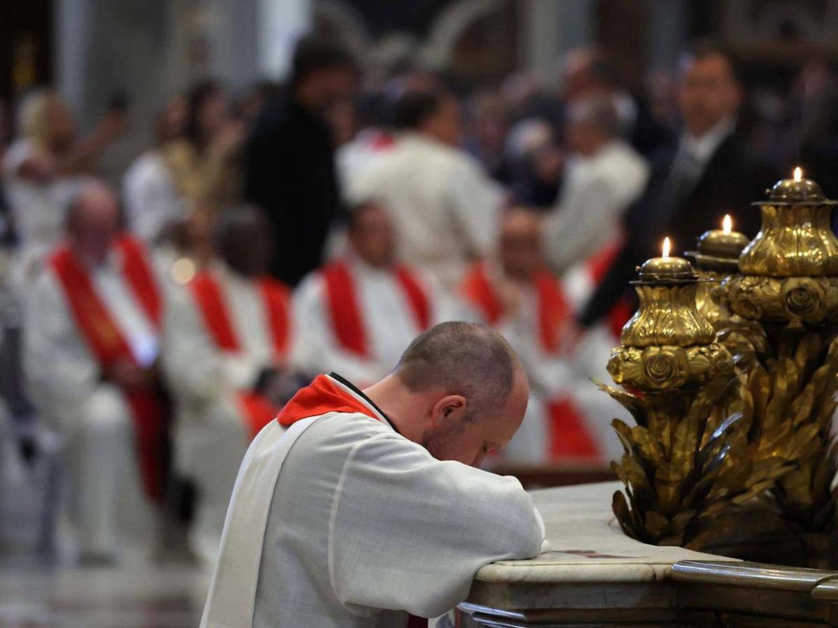 Así se vivió la tercera misa de luto por el papa Francisco Así se vivió la tercera misa de luto por el papa Francisco