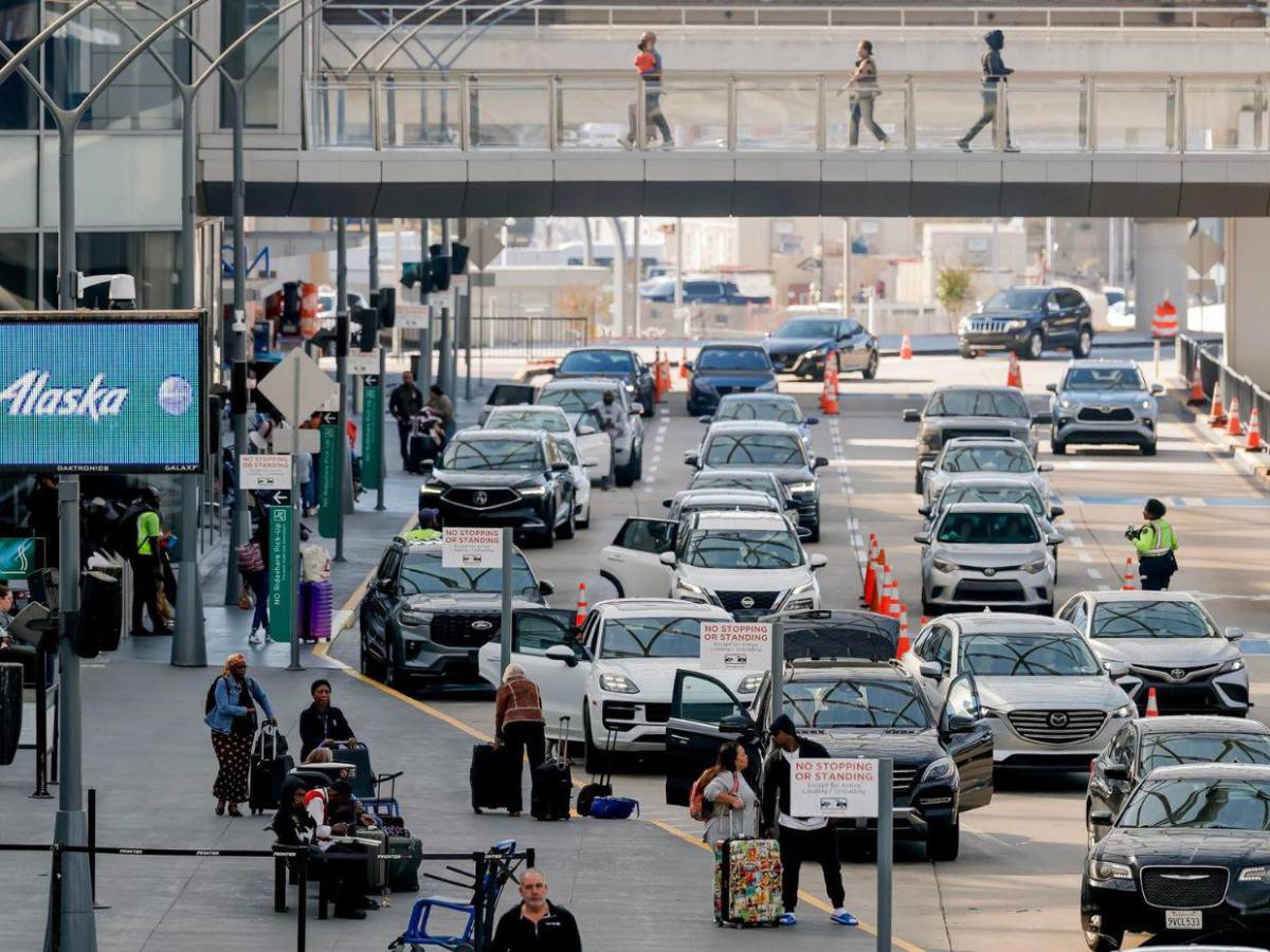 Trump amenaza con reducir el sueldo a los controladores aéreos ausentes por cierre federal