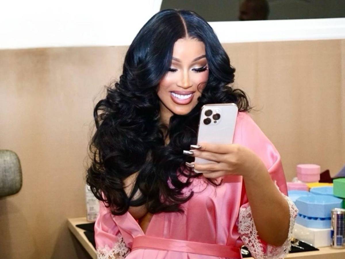 Cardi B confiesa el miedo que frena su próxima visita al quirófano