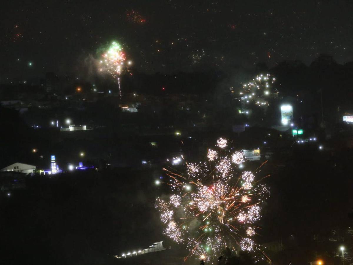 ¡Bienvenido 2026! Capitalinos iluminaron el cielo para celebrar el año nuevo