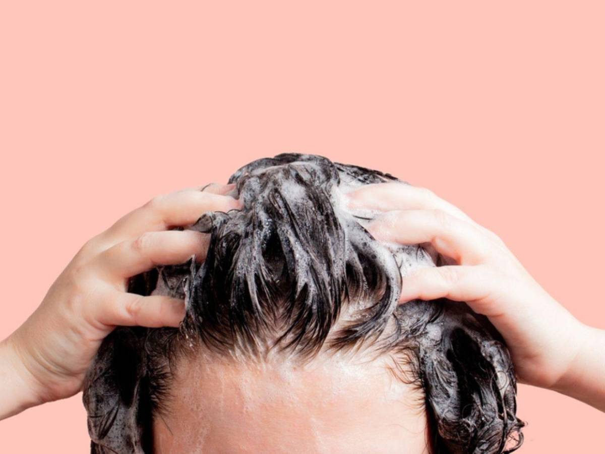 Triple lavado: ¿La moda de TikTok funciona realmente para un pelo abundante? La ciencia responde