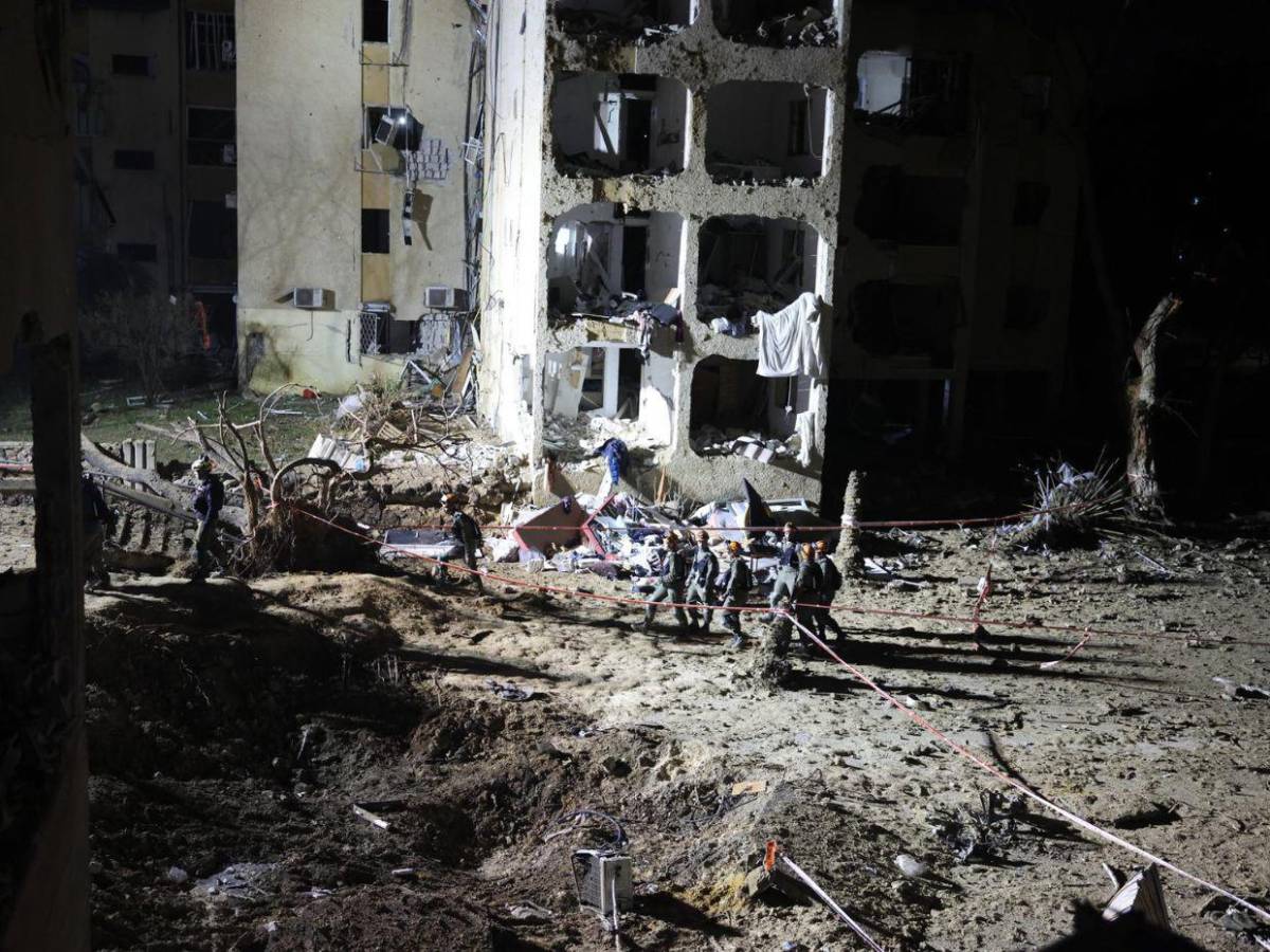 Israel al borde de la emergencia tras ataque con misiles iraníes que deja destrozos