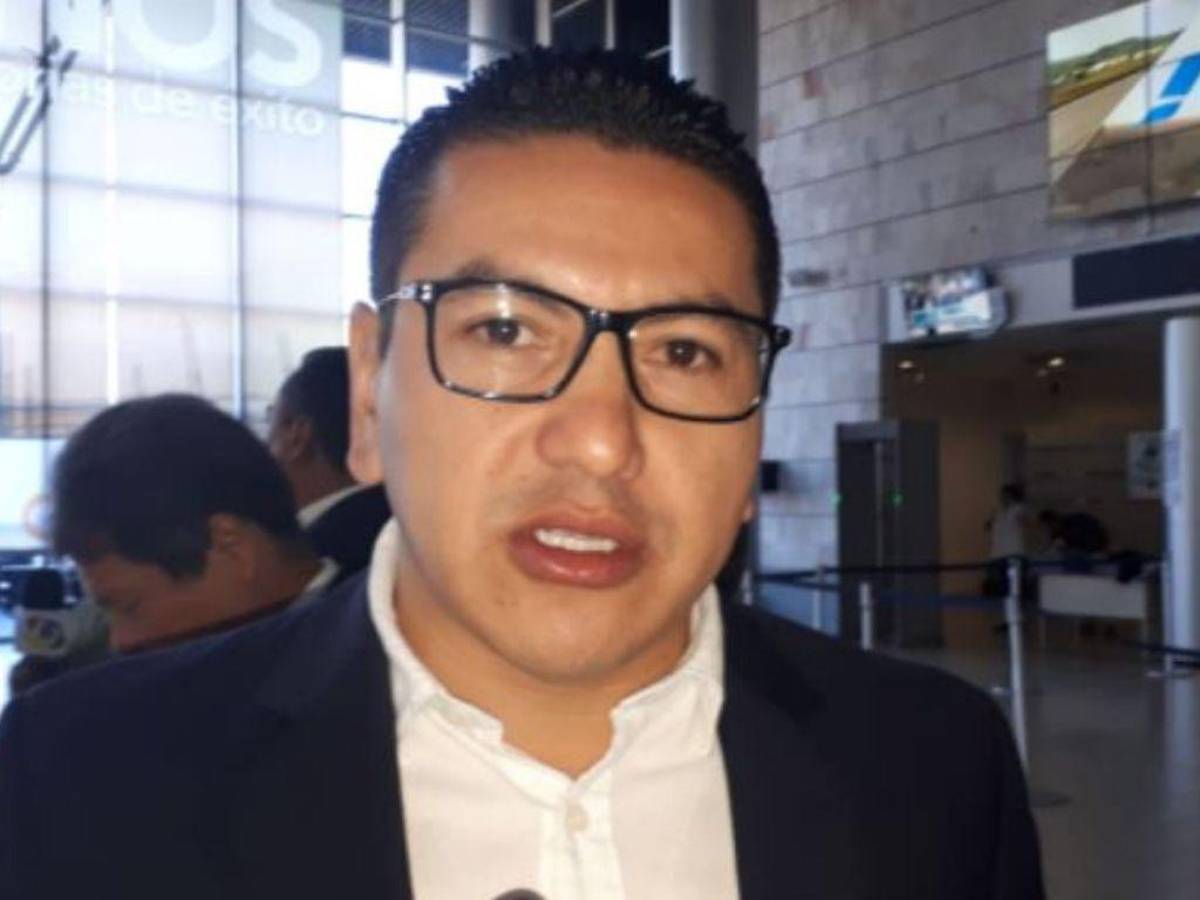 Diputado nacionalista propone eliminar el cobro de impuestos a los combustibles