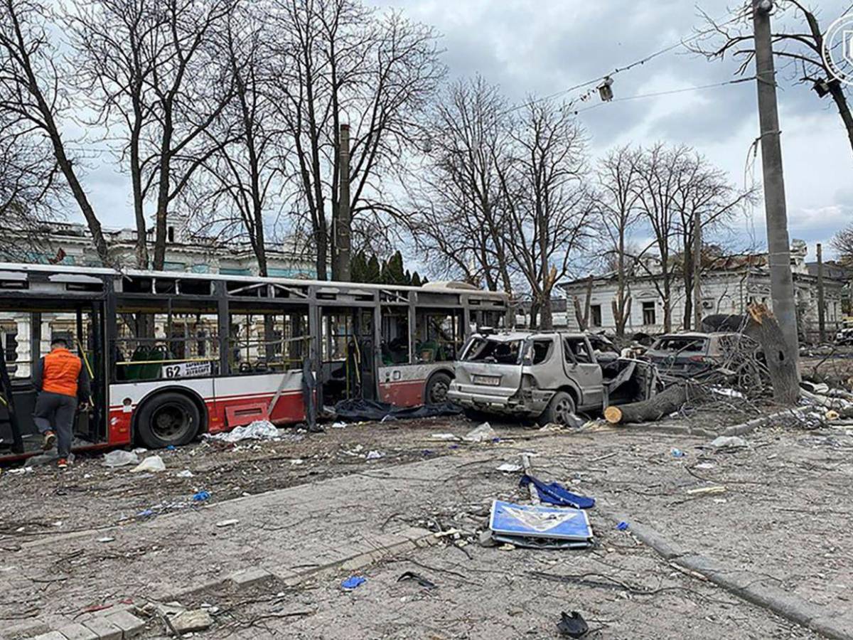 Impactantes y crudas imágenes del ataque ruso a Sumy que deja más de 30 muertes Impactantes y crudas imágenes del ataque ruso a Sumy que deja más de 30 muertes