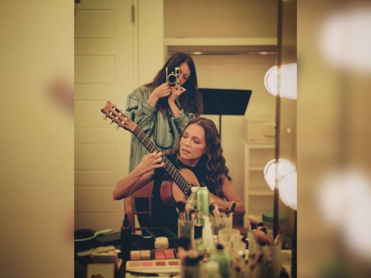 Natalia Lafourcade le da la bienvenida a su primer hijo: Mi palomita de maíz