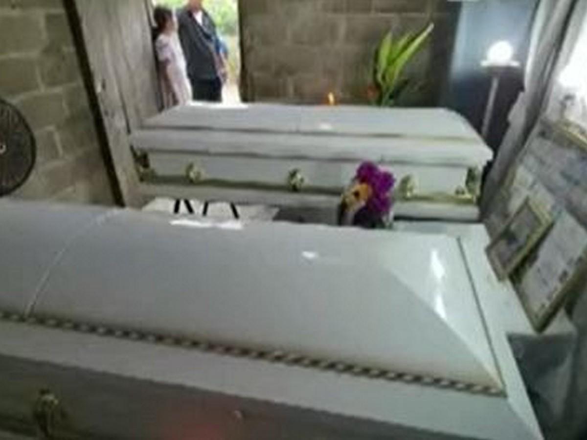 Los cuerpos fueron velados en la sala de la vivienda donde residían.