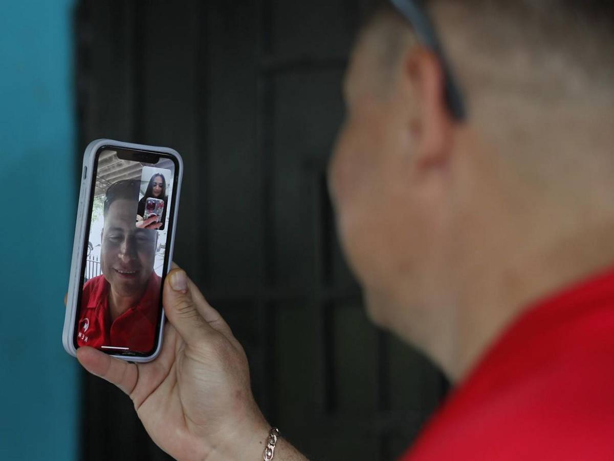 Mario Guevara, periodista deportado por informar arresto de migrantes, ya está en El Salvador