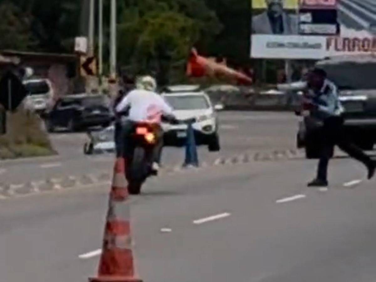 Cuadro a cuadro: Así fue el momento que Policía noqueó a motociclista que evadió operativo