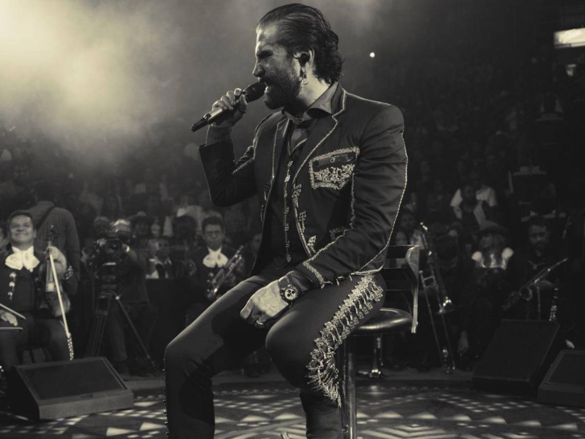 Arquitectura, pánico escénico y Hollywood: 5 datos que no sabías de Alejandro Fernández