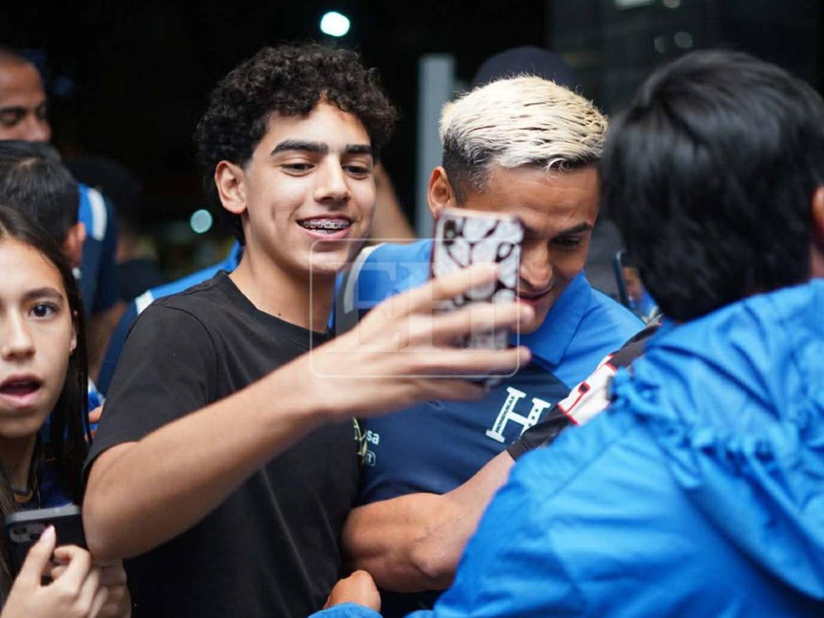 Niño llora al conocer jugador, catrachos montan carnaval y... ¿quién es la bella periodista?