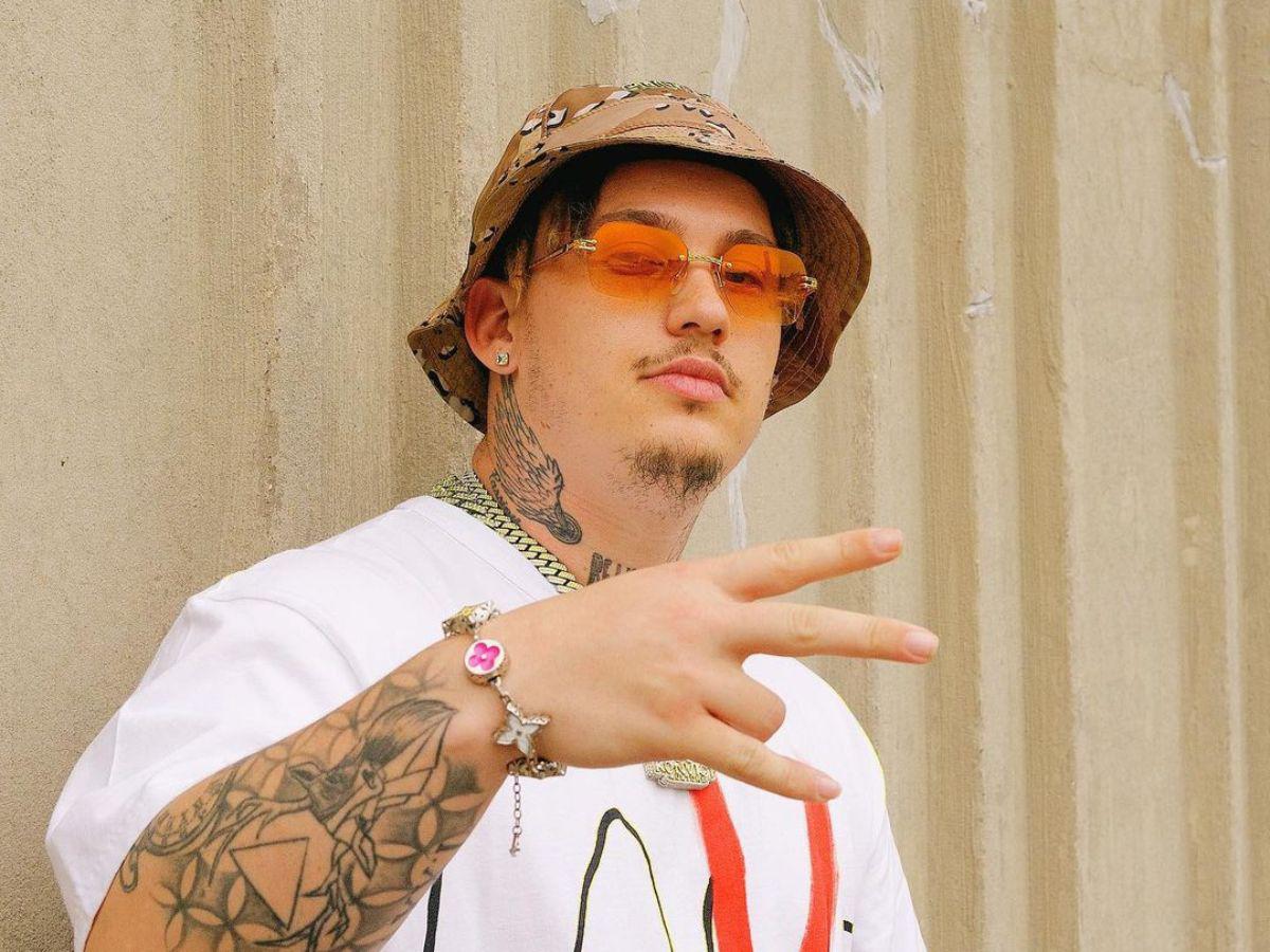 Video muestra cómo el rapero Costa Titch colapsa y muere durante un concierto