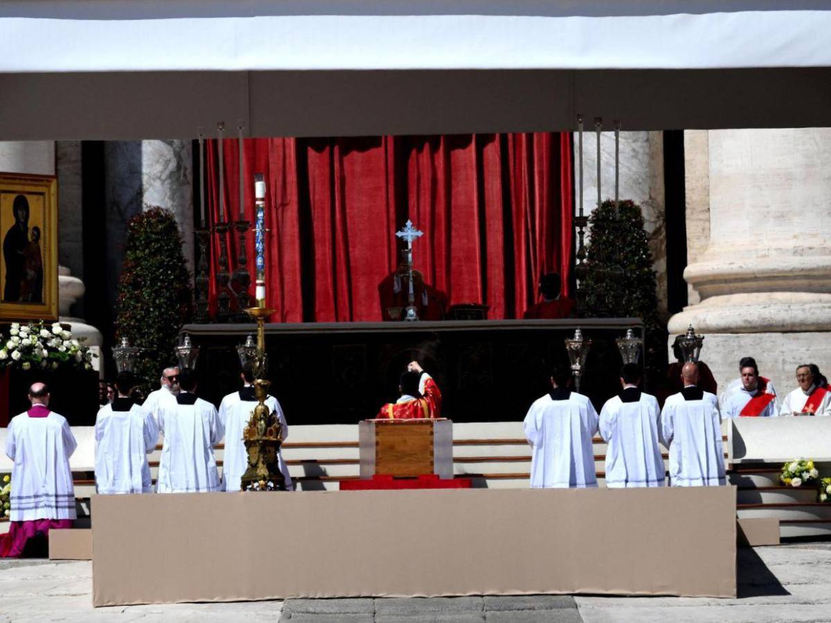 Así se vivió la misa de exequias por el papa Francisco en la Plaza de San Pedro Así se vivió la misa de exequias por el papa Francisco en la Plaza de San Pedro