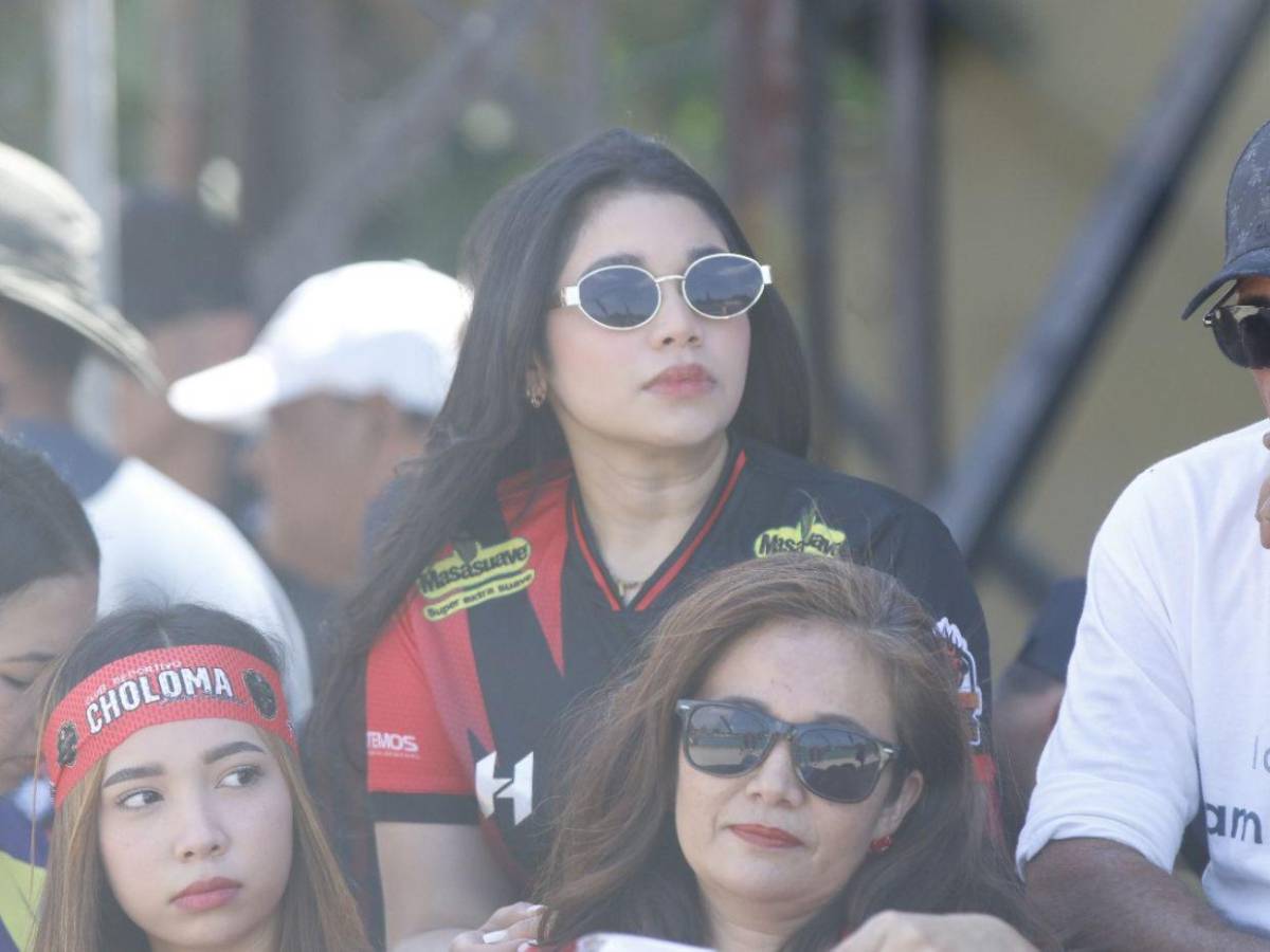 Hermosas aficionadas llegan al estadio Rubén Deras para la finalísima de ascenso