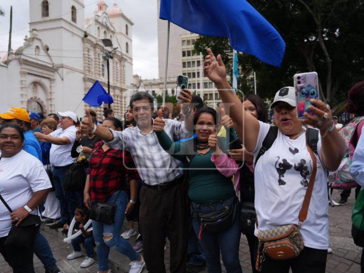 Simpatizantes llenan el centro de Tegucigalpa por investidura de Nasry Asfura
