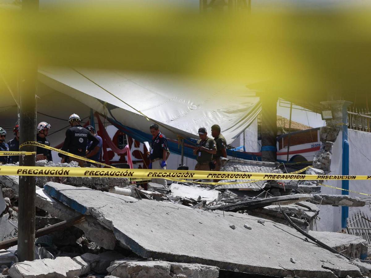 El atrio colapsó sobre las víctimas: explosión de pirotecnia deja 10 muertos en México
